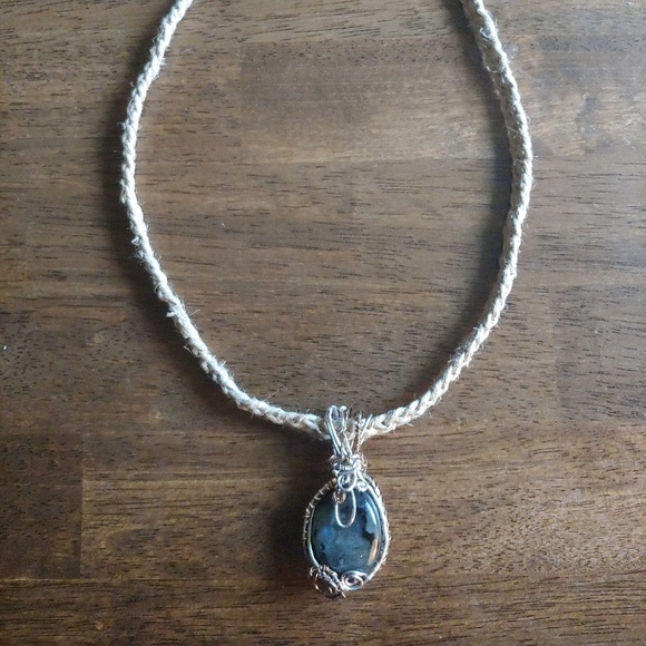 SALE✨NEW✨Labradorite Pendant Necklace - Picture 2 of 9